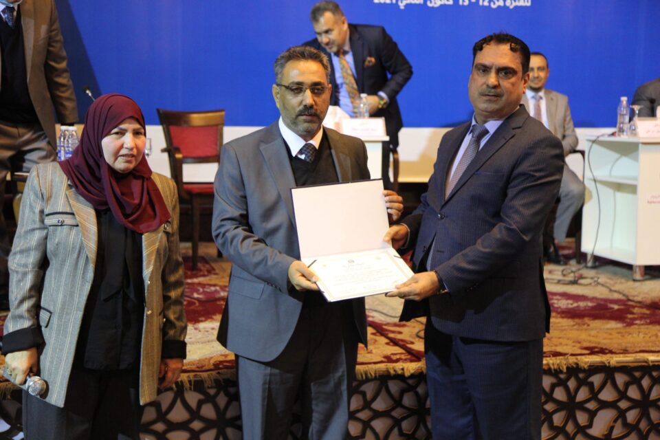 المؤتمر الذي اقامته كلية العلوم السياسية في جامعة بغداد بالتعاون مع مركز بغداد الدولي للدراسات بناريخ 12/12/2021