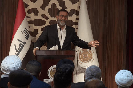 الشيخ الشحماني يوضح للشعراء الحضور معنى كلمة الشعراء الواردة في سورة الشعراء